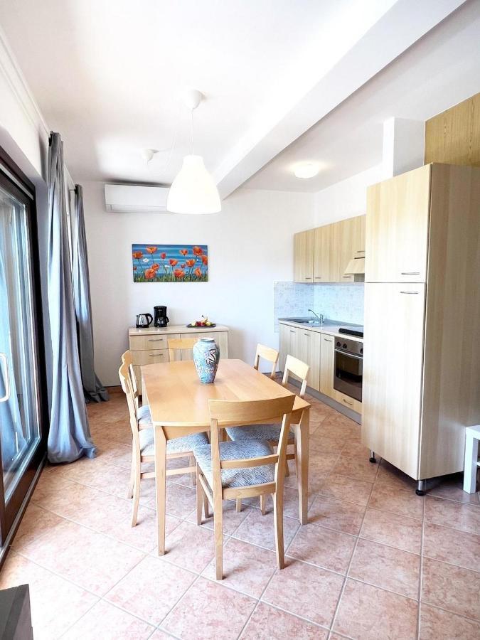 Villa Ortensie Apartments Funtana Exteriör bild
