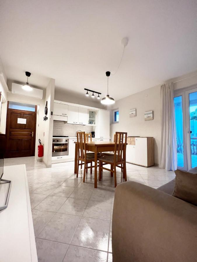 Villa Ortensie Apartments Funtana Exteriör bild