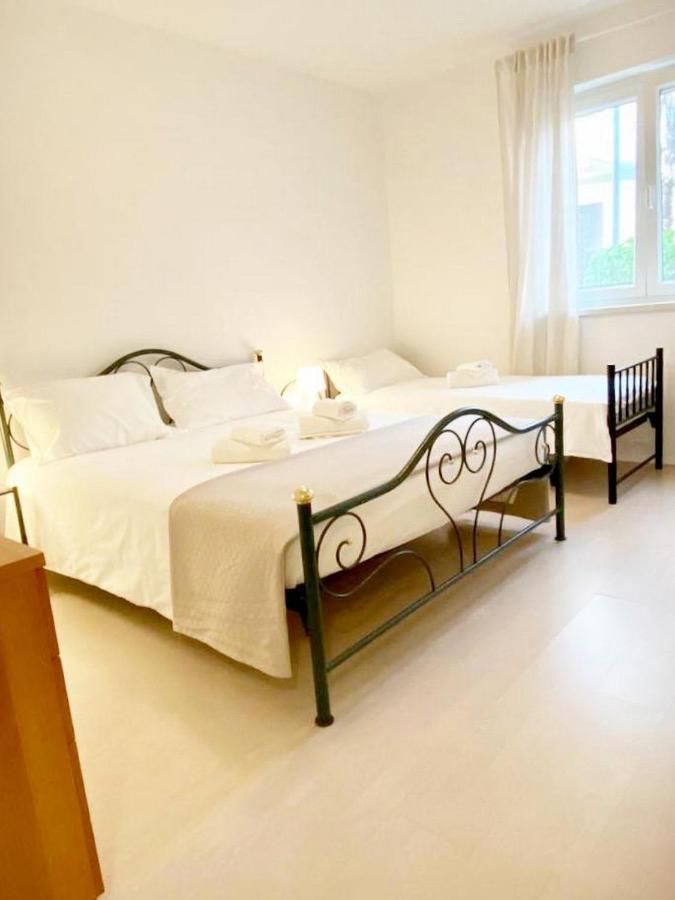 Villa Ortensie Apartments Funtana Exteriör bild